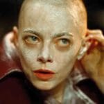 O horror do absurdo: como “Bugonia” satiriza o delírio contemporâneo