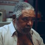 Através de uma atmosfera magnética, Guto Parente constrói poética imersiva em Estranho Caminho