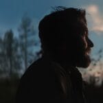 Com fotografia do brasileiro Adolpho Veloso, “Sonhos de Trem” desenha poema sobre perda e isolamento