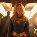 Supergirl voa alto, mas não encontra o próprio rumo