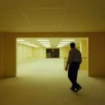 Backrooms: do fenômeno da internet ao cinema